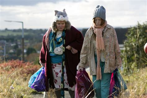 Netflix and third parties use cookies and similar technologies on this website to collect information about your browsing activities which we use to analyse your use of the website, to personalise our services and to customise our online advertisements. Photo de Lily Newmark - Pin Cushion : Photo Joanna Scanlan ...