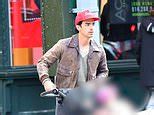 Video Joe Jonas Spends Quality Time With His Daughters Out In Nyc Daily Mail Online
