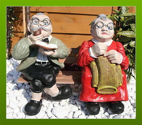 Oma und Opa auf einer Gartenbank Holzbank Gartenfigur | eBay