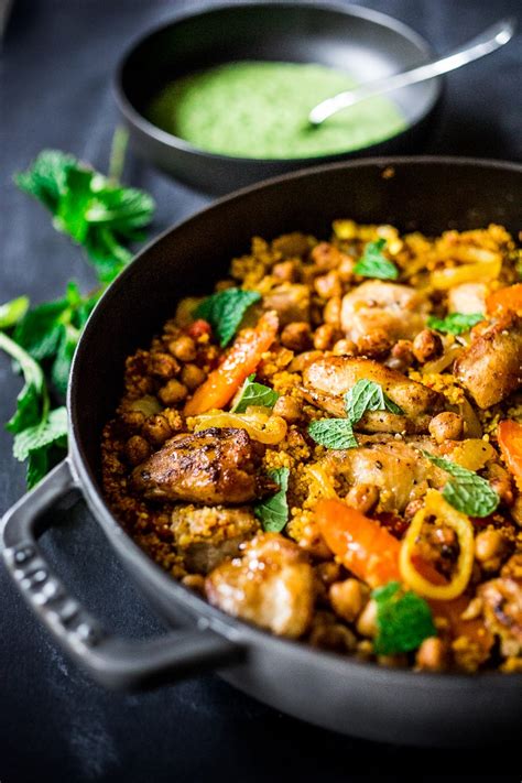 Le couscous fait partie de la cuisine berbère ancestrale et est devenu au fil des siècles, le plat national tunisien par excellence. Tunisian Tagine (w/ Chicken or Chickpeas) Couscous & Green ...