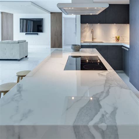 Mármol Blanco Aplicado En Cocinas En 2020 Diseño De Interiores De