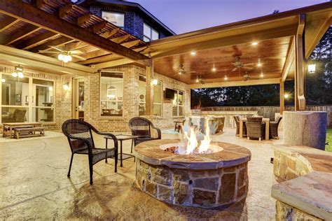 Outdoor Living Space In The Woodlands