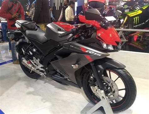 With aggressive looks as the big brother r1, r15 is also a. Yamaha R15 V3 Price, Mileage, design, & other Specifications