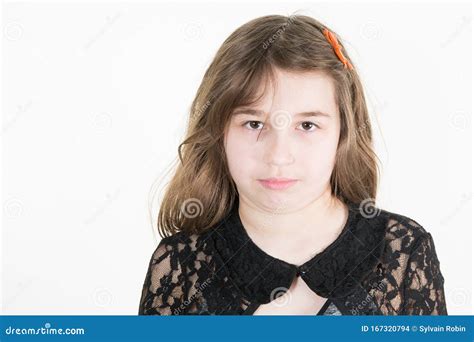 Sluit Portret Van 9 10 Jaar Oud Meisje Geïsoleerd Op Witte Achtergrond