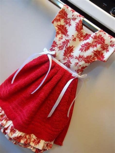 It's good to keep plenty of tea towels handy in the kitchen, and what better way than to have them within arms reach hanging on the oven or refrigerator door handle. Cute Hanging Dish Towel Dress Pattern | The WHOot