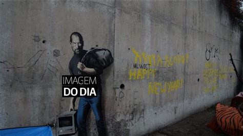 Banksy Pinta Retrato De Steve Jobs Em Parede De Um Campo De Refugiados