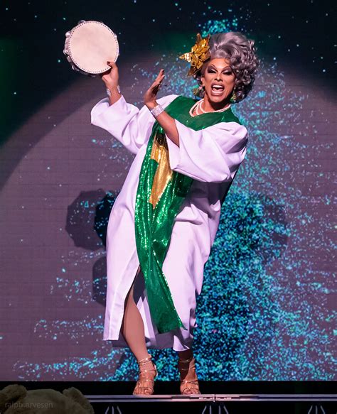 Shuga Cain Performing At A Drag Queen Christmas At The Acl Live Moody