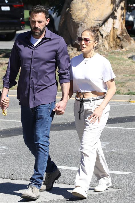 Heres How Jennifer Lopez Made Elastic Waist Pants Look Chic Who What