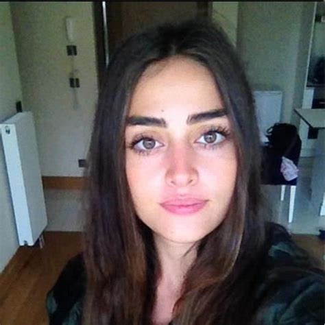 Pin By Liv On Esra Bilgiç In 2020 Beauty Beauty Face Beauty Girl