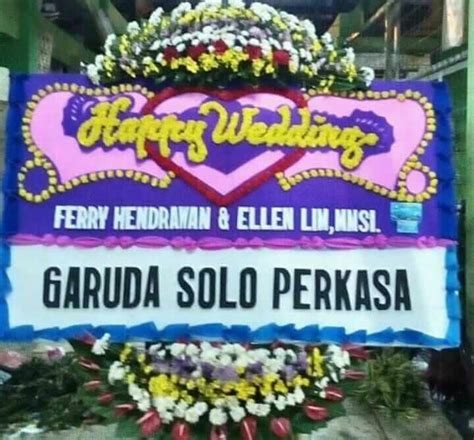 Cara unik merangkai bunga altar untuk masa natal, diperagakan oleh tim perangkai bunga paroki keluarga kudus cibinong pada hari selasa 24 desember 2019. Bunga Altar Yang Unik / toko bunga sidoarjo 085733331108 ...