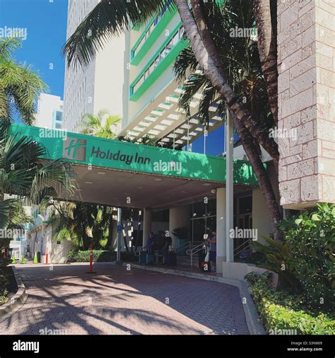 December 2021 Front Entrance Holiday Inn Miami Beach Oceanfront Mid