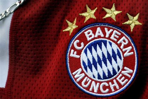 Bayern münchen brought to you by: Why Bayern Munich have only four stars on their shirt ...
