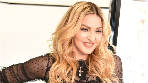 Madonnas Unveils New Face At Grammy Awards Bodysoul