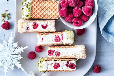 Spread ice cream over crust; Ice Cream Desserts For Christmas : Who said canapes had to be savoury? - Lu-dont
