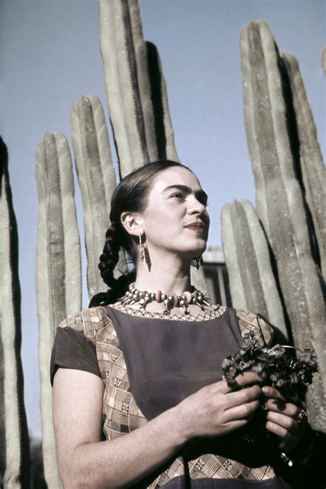 Este es el lápiz de cejas perfecto Firmado Frida Kahlo Vogue