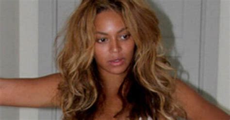 Beyonce Strips Fully Naked In Very Candid Beach Snap Daily Star