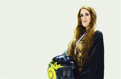 Nahla Al Rostamani Pengemudi F3 Wanita Pertama Di Emirat Muslim