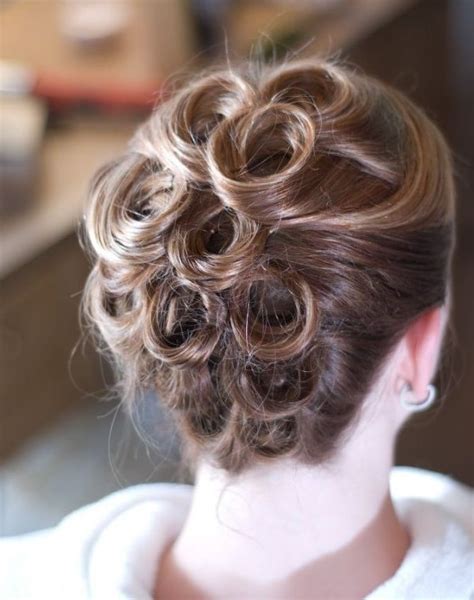 5 Fascinating Updo Hairstyles With Pin Curls Wetellyouhow