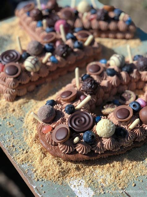 Schoko Number Cake mit Biskuitteig