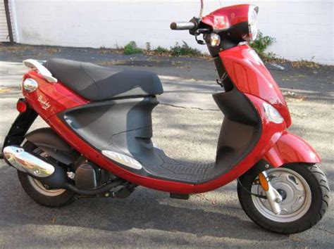 Picture of my genuine buddy 125cc. 2009 Genuine Scooter Buddy 125 - Moto.ZombDrive.COM