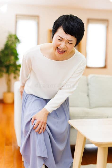 286 Japanese Knee Pain Stock Photos Free And Royalty Free Stock Photos
