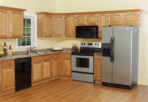 See more ideas about maple cabinets there are several important things that we should know about if we want to create a good kitchen with the maple cabinets. Mockinbirdhillcottage: Yellow Kitchen Paint Colors With ...