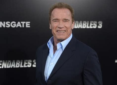 Arnold Schwarzenegger Unveils Life Sized Official Portrait With Wife