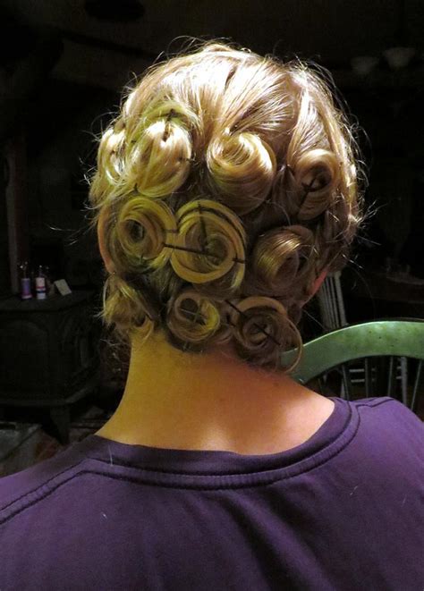The ends are tucked into the center and the curl is pinned into place with hair grips. Hometown Victory Girls: Pincurls for Medium-length Hair