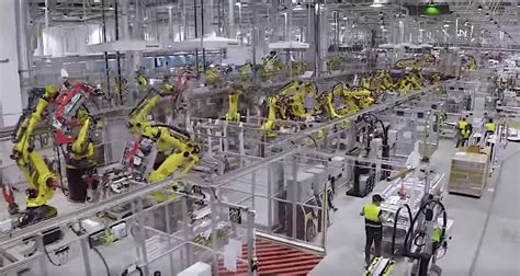 Tesla Shows Army Of Robots Doing Musks Bidding Inside The Shanghai