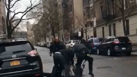 Video Shows Police Officers Beating Men On Manhattan Street In Wild Melee The New York Times