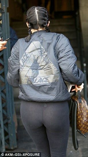 Kylie Jenners See Through Leggings Reveal Her Underwear Daily Mail