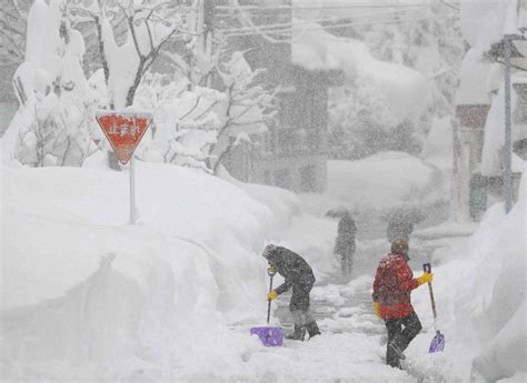 Record Snowfall Hits Western Japan Causing Severe Delays Izzso News