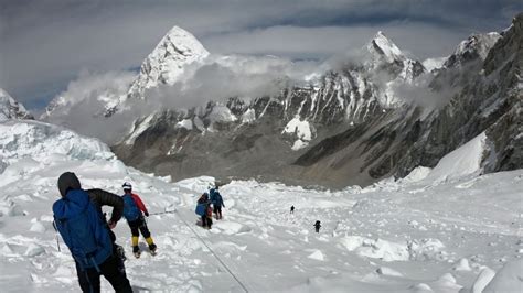 Dead bodies abound on mount everest. Glacier Melt on Everest Exposes the Bodies of Dead Climbers