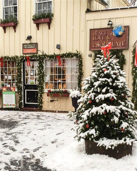 30 Best Christmas Towns In The Usa For A Magical Winter Getaway