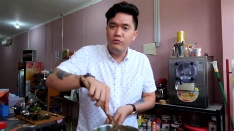 Find out how to make bubur lambuk now with this simple recipe! CARA BUAT BUBUR MANADO ATAU TINUTUAN - DOKTER FnB - YouTube