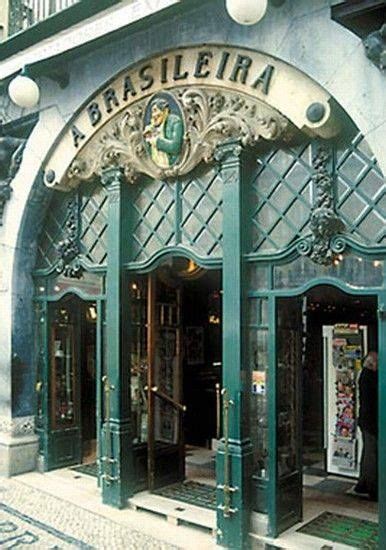 In het oosten vind je alfama, een oude volkswijk. Art Nouveau Cafè "A Brasileira" in Lisbon, Portugal# ...