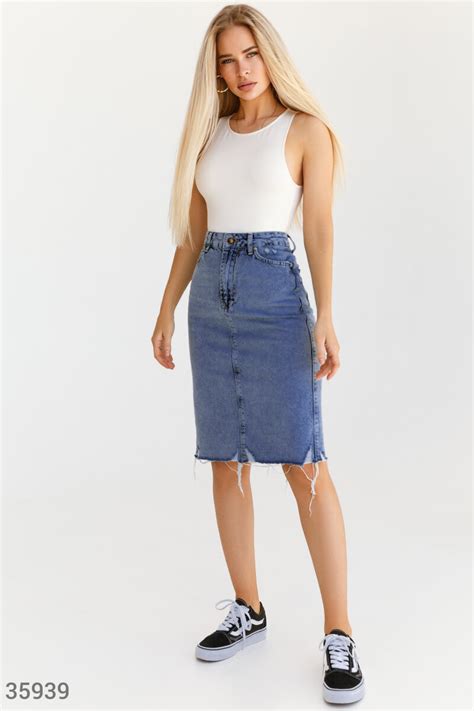 Трендовая джинсовая юбка с рваным подолом (арт. 35939) ♡ интернет-магазин Gepur