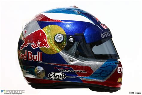 Max verstappen heeft vandaag het nieuwste ontwerp van zijn helm onthuld. Max Verstappen helmet, 2016 · F1 Fanatic