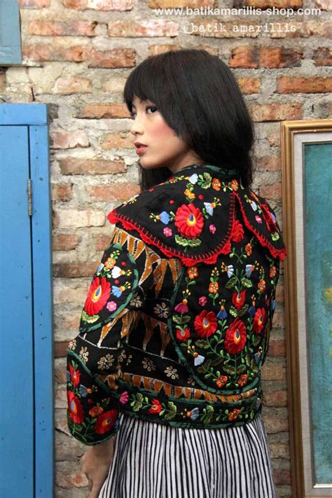 Batik Amarilliss Torera Embroidery Jacket 01 What A Piece Of Craftmanshipcombining Rich
