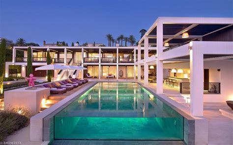 Hotel villa de benavente indirimli fiyatlar ile tatil.com'da. Luxury Villa in the Antibes