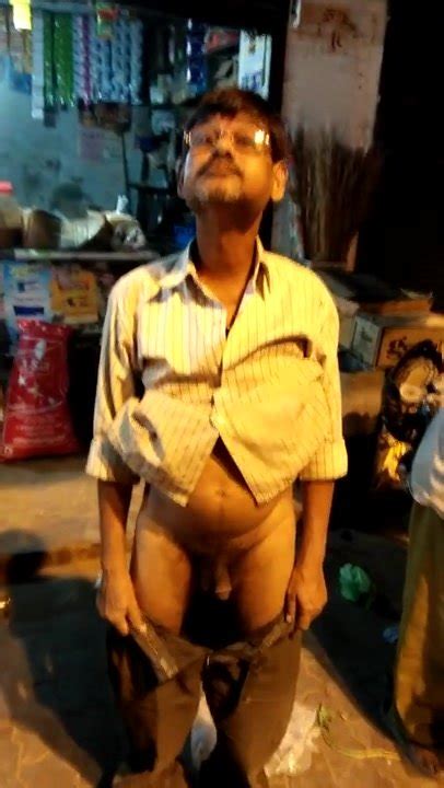 Shameless Indian Uncle Show His Dick In Public 日本語で