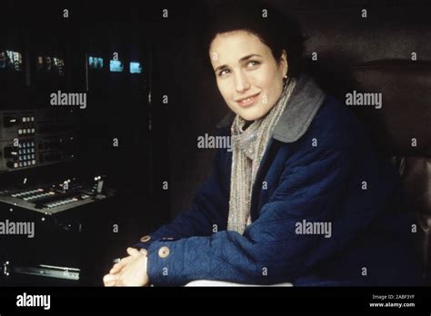 GROUNDHOG DAY, Andie MacDowell, 1993, © Columbia/courtesy Everett