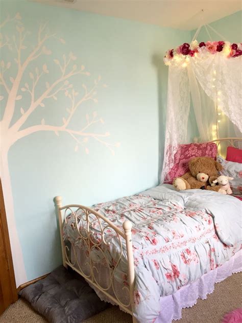 Image de die meisten brillant und schön shabby chic herstellen das haus. Pink and blue girl's room with canopy and tree mural. Tiny ...