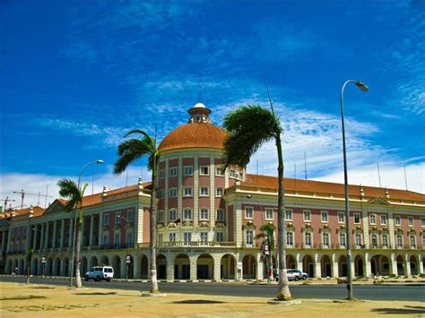 Relembramos ainda que o banco nacional de angola possui páginas/contas oficiais em redes sociais, nas quais publica a informação que considera de interesse público e que são, exclusivamente, as seguintes QUINTA REP -(j)-: BANCO DE ANGOLA - BANCO NACIONAL DE ANGOLA
