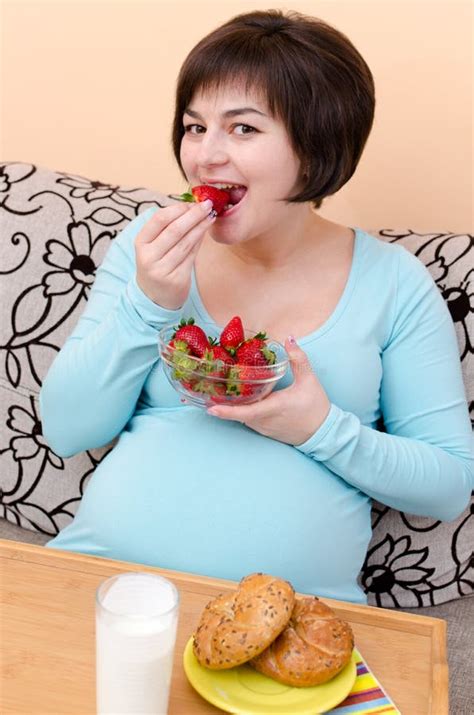 Pregnant Woman Eating Stock Image Image Of Happy Leave 31649795