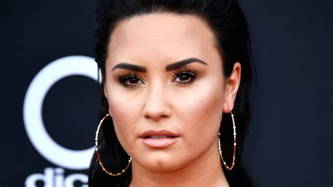 Demi Lovato Had An Impromptu At Home Swimsuit Shoot Teen Vogue