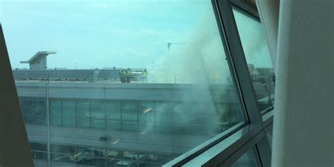 Jfk Terminal 4 Restaurant Fire Fills Busy New York Airport With Smoke