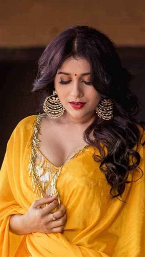Actress Rashmi Gautam S Latest Photoshoot Viral On The Net Twintalktamil