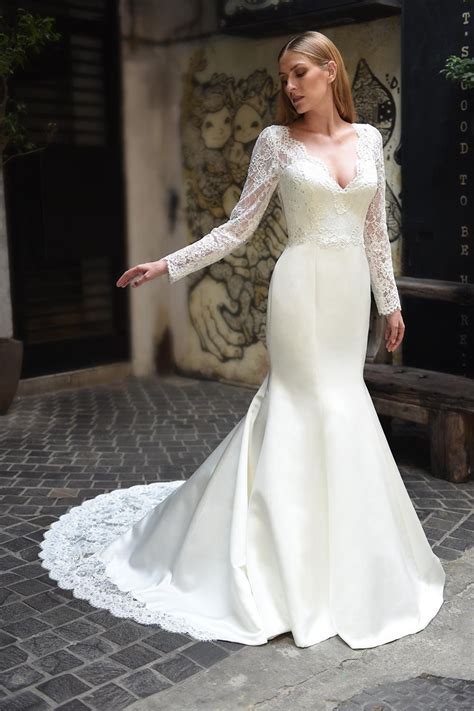 Scalloped V Neck Long Sleeve Lace Wedding Dress On Kleinfeld Bridal Long Sleeve Wedding