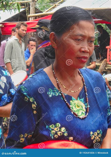 Sulawesi. Habitantes De La Zona Tribal De Sulawesi, Isla De Indonesia